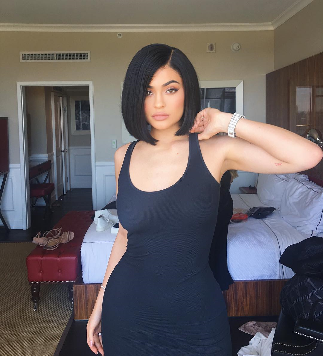 Kylie Jenner Shows Off New Short Bob M2woman